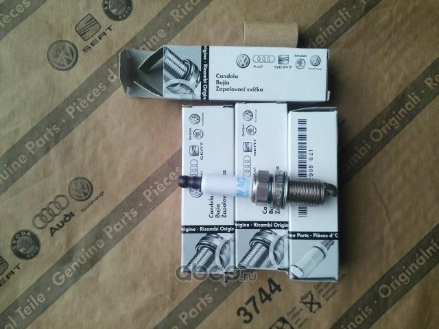 Свеча зажигания VAG 06H905621A